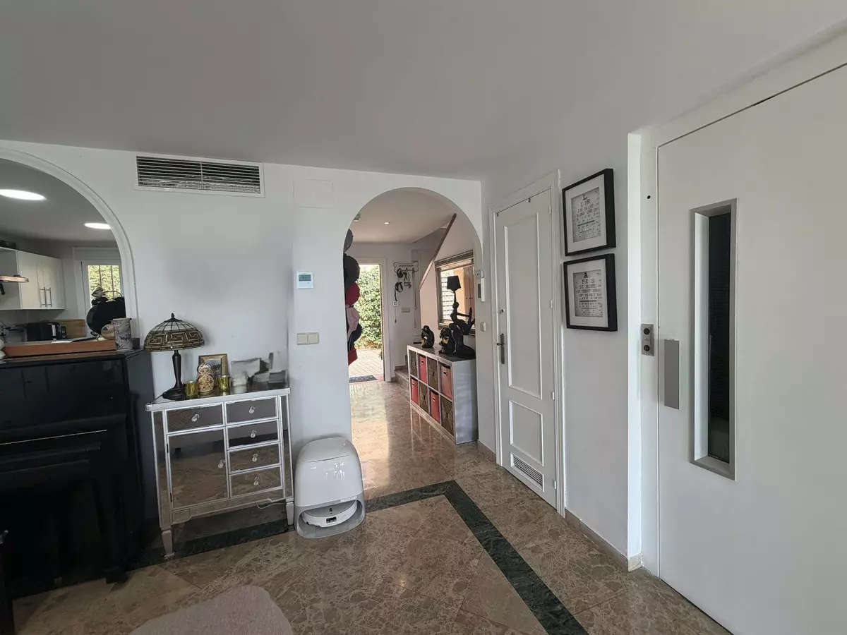 3-bedroom Town House In Estepona, Spain (225 M²)