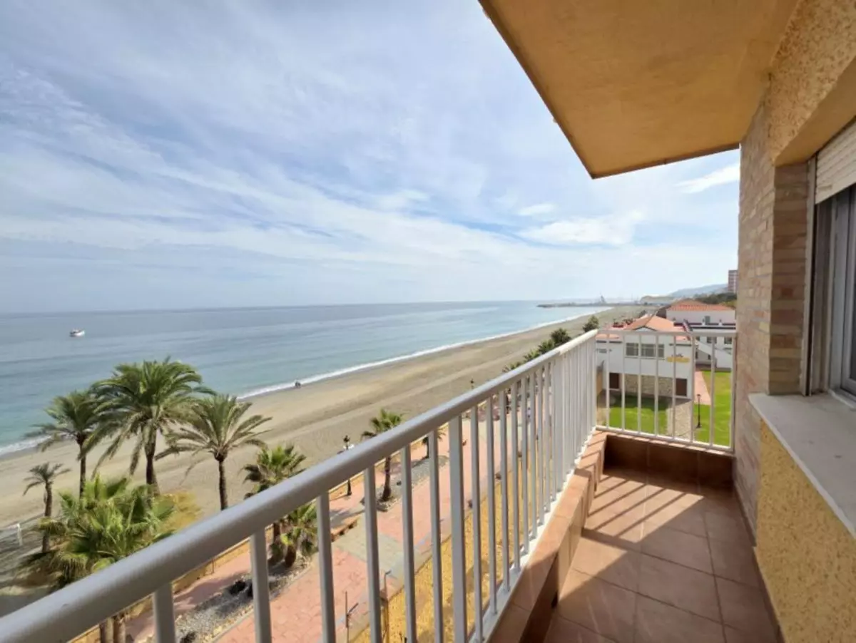 3-bedroom Apartment In Manilva, Spain (90 M²)