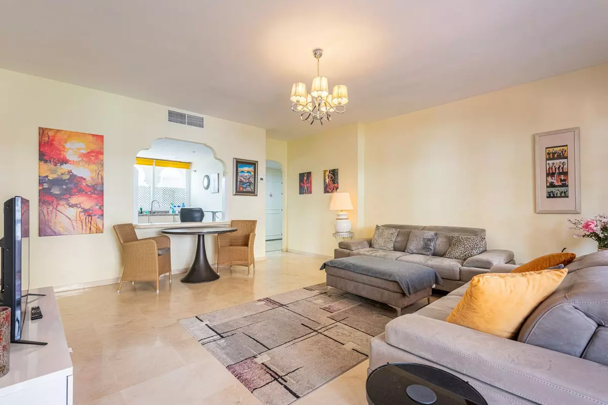 3-bedroom Apartment In Estepona, Spain (129 M²)