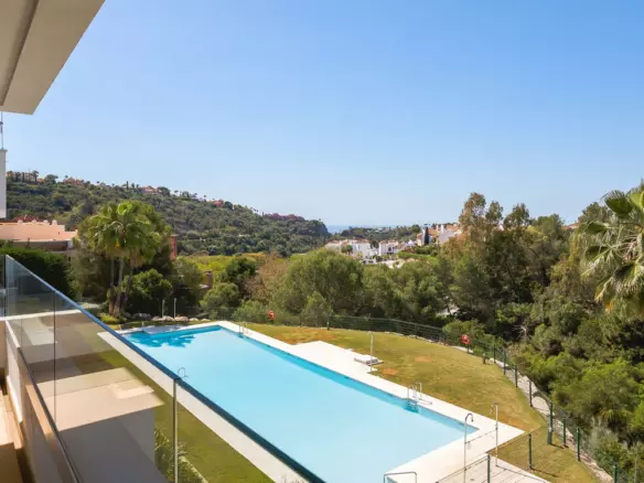 3-bedroom Apartment In Benahavis, Spain (120 M²)