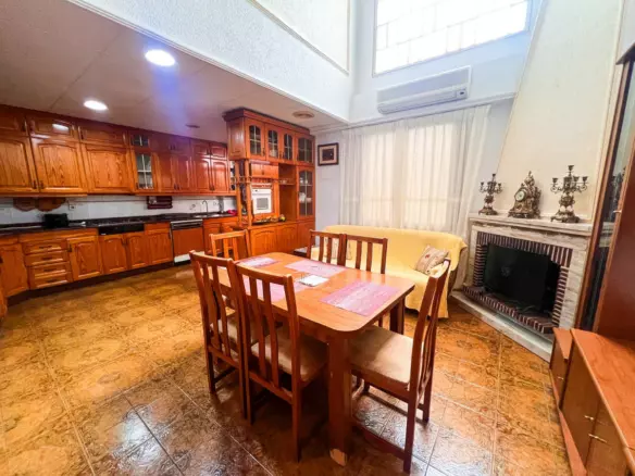 5-bedroom Town House In Guardamar Del Segura, Spain (340 M²)