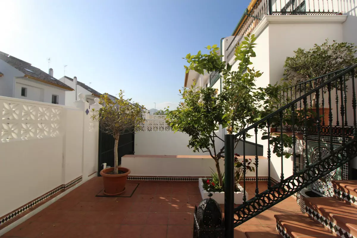 3-bedroom Town House In Marbella, Spain (260 M²)