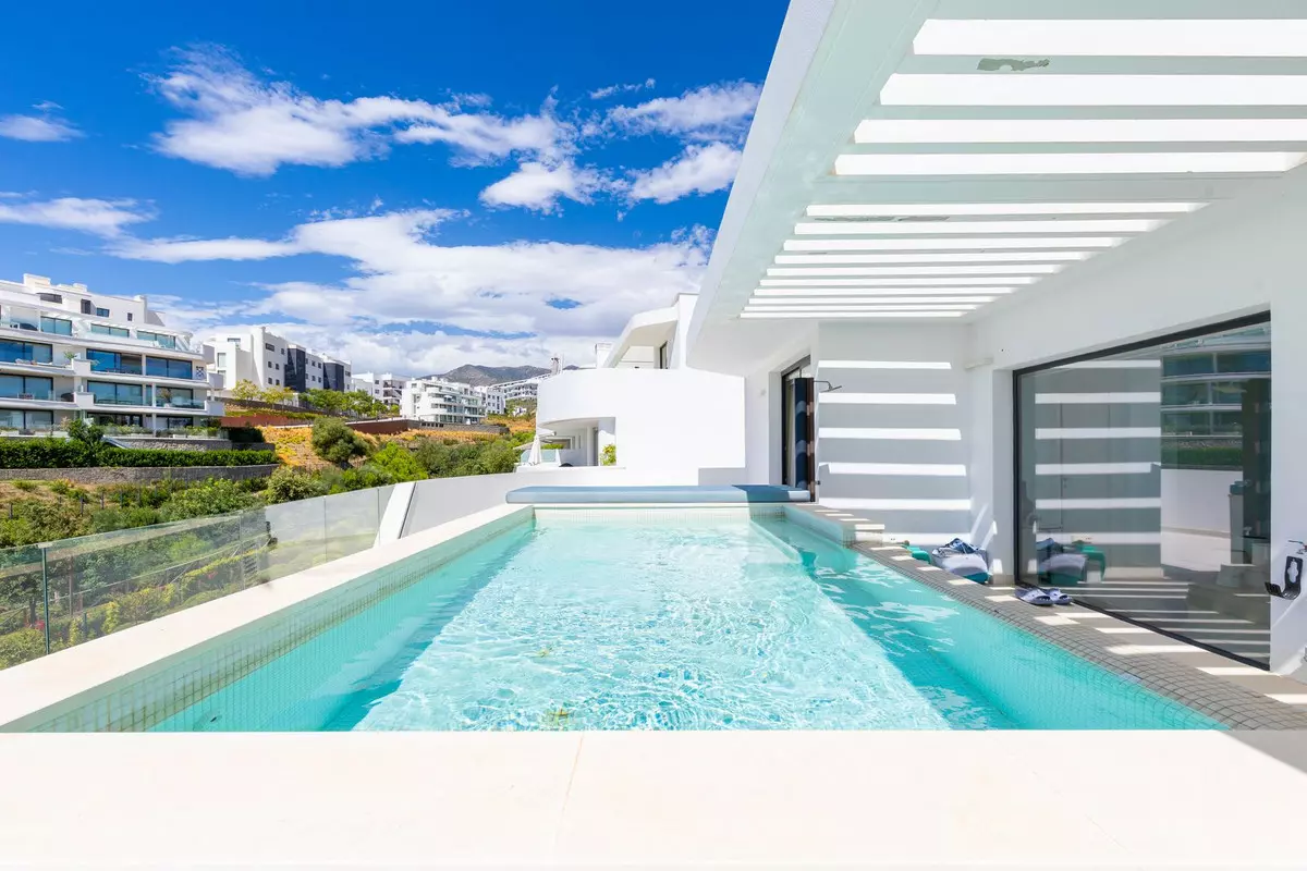 2-bedroom Apartment In Fuengirola, Spain (126 M²)