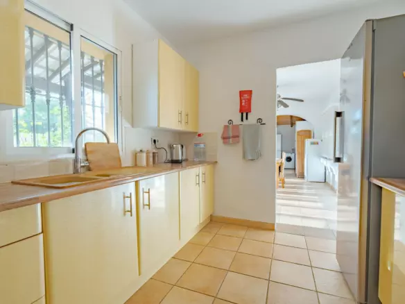 5-bedroom Country House In Coín, Spain (215 M²)
