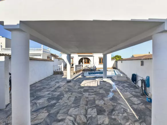 3-bedroom Villa In Torrevieja, Spain (123 M²)