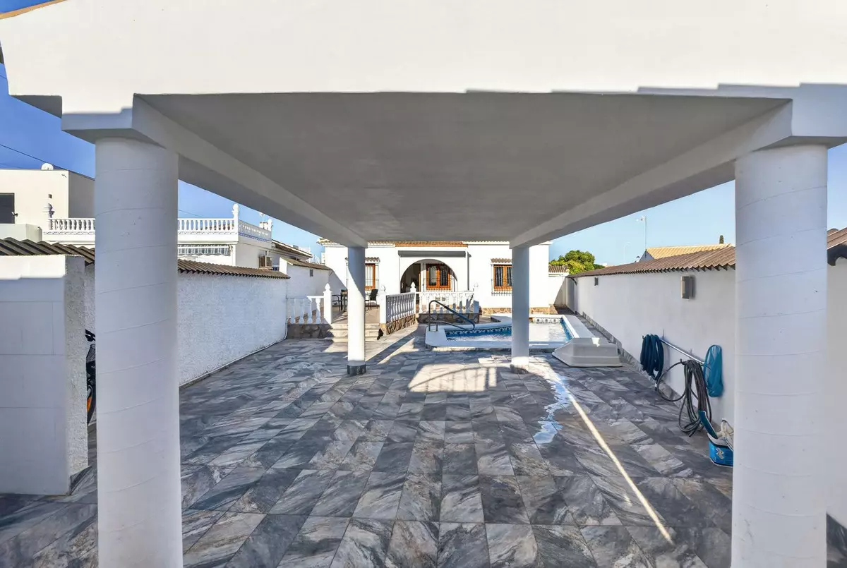 3-bedroom Villa In Torrevieja, Spain (123 M²)