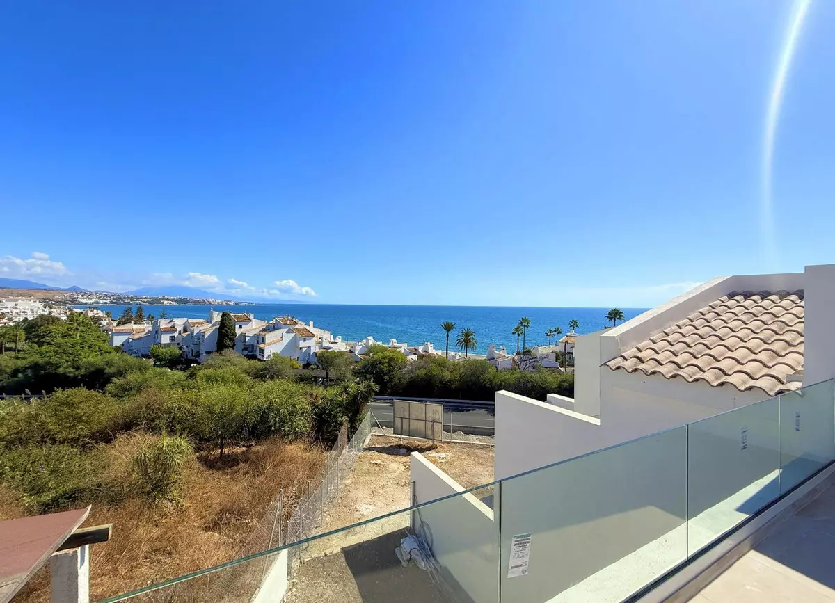 2-bedroom Villa In Estepona, Spain (124 M²)