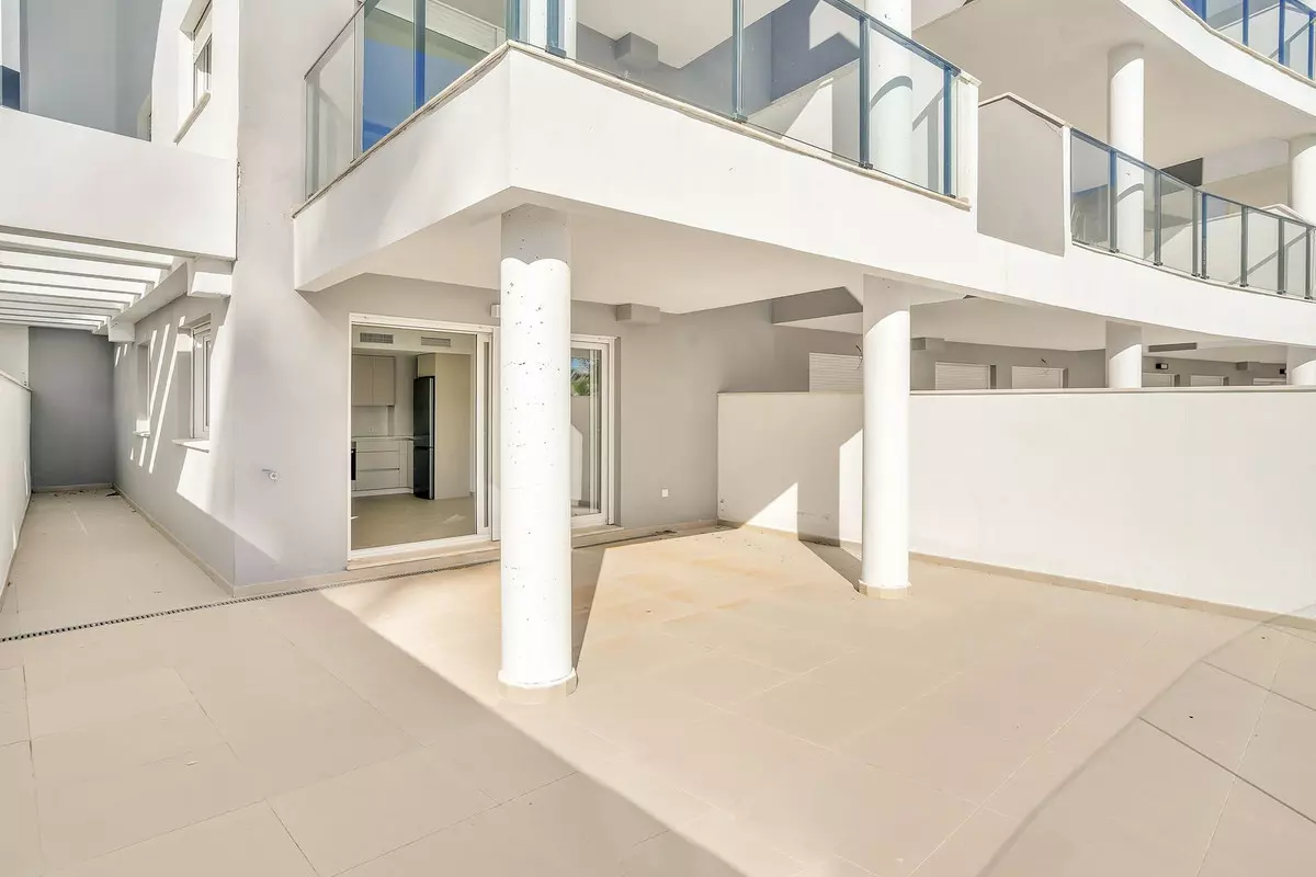 2-bedroom Apartment In Manilva, Spain (76 M²)