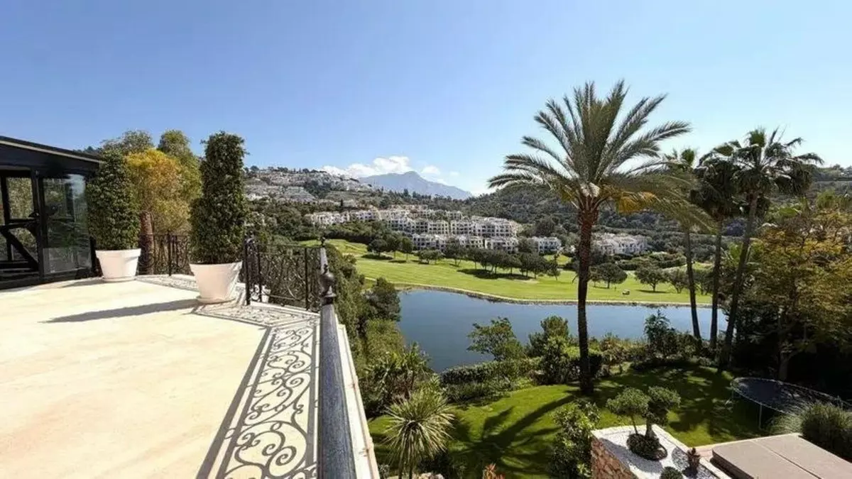 6-bedroom Villa In Benahavis, Spain (746 M²)