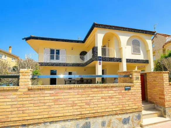 5-bedroom Villa In Orihuela, Spain (329 M²)