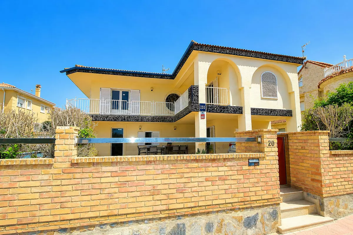 5-bedroom Villa In Orihuela, Spain (329 M²)