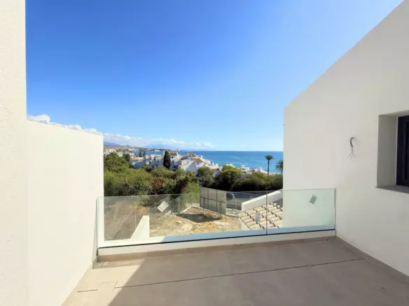 2-bedroom Villa In Estepona, Spain (124 M²)