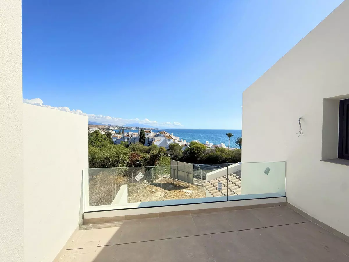 2-bedroom Villa In Estepona, Spain (124 M²)
