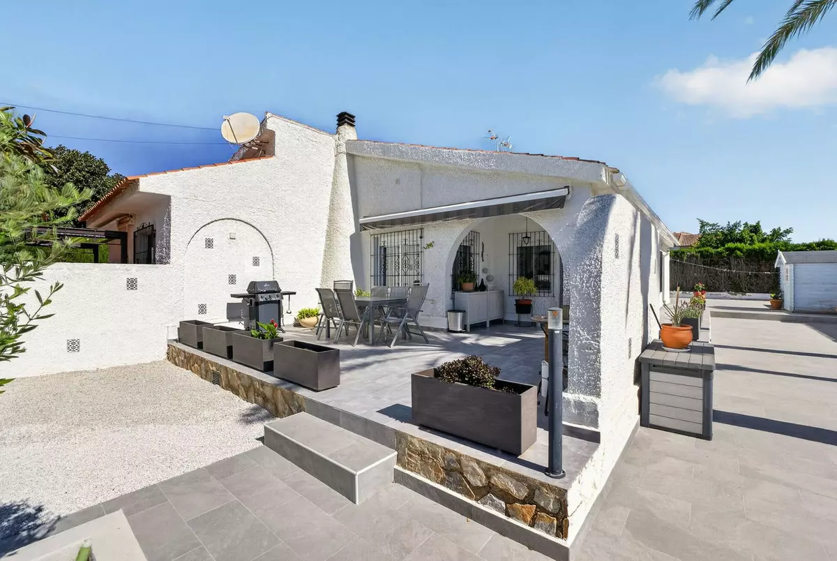 3-bedroom Villa In Torrevieja, Spain (76 M²)