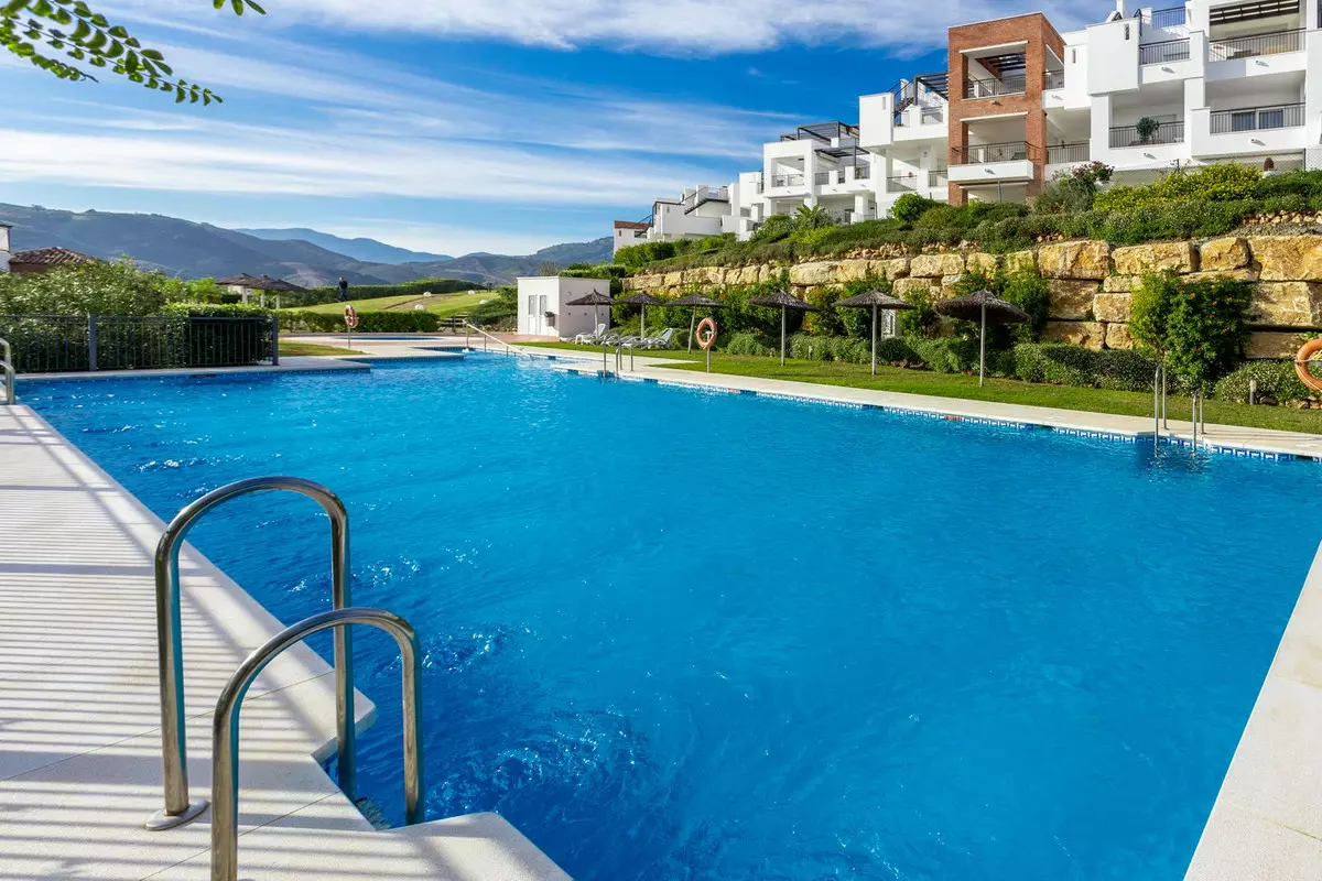 3-bedroom Apartment In Benahavis, Spain (102 M²)