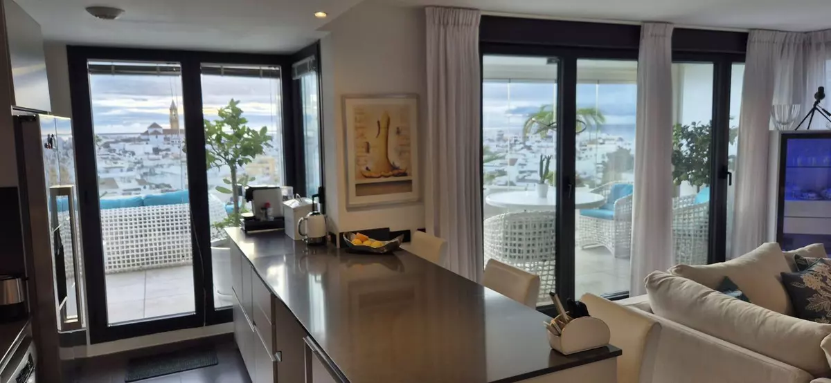 3-bedroom Apartment In Estepona, Spain (102 M²)