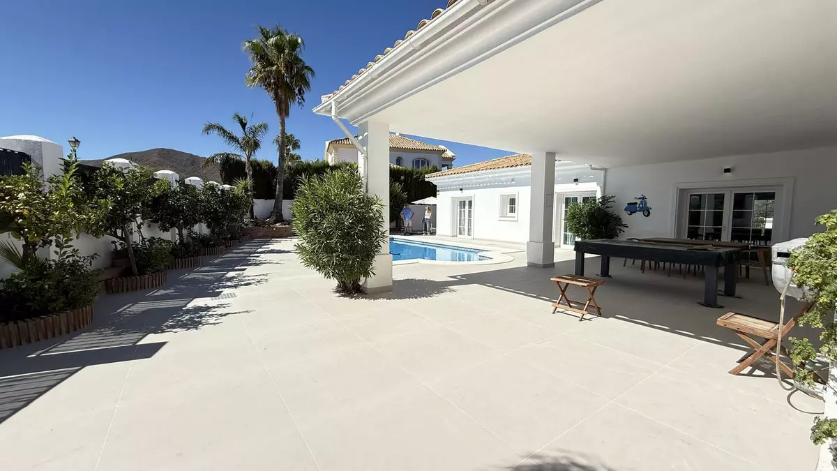 6-bedroom Villa In Mijas, Spain (425 M²)
