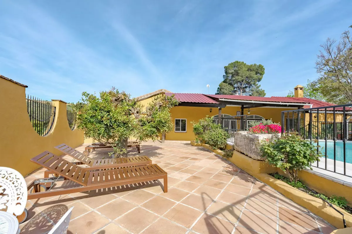 5-bedroom Country House In Coín, Spain (215 M²)