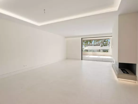 4-bedroom Apartment In Marbella, Spain (244 M²)