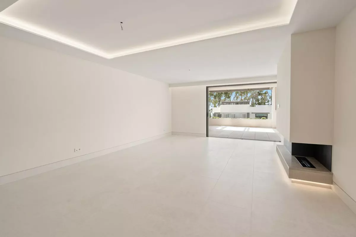 4-bedroom Apartment In Marbella, Spain (244 M²)