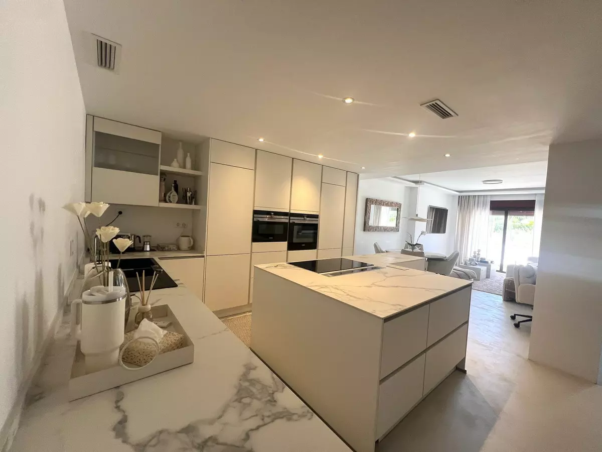 3-bedroom Apartment In Marbella, Spain (121 M²)