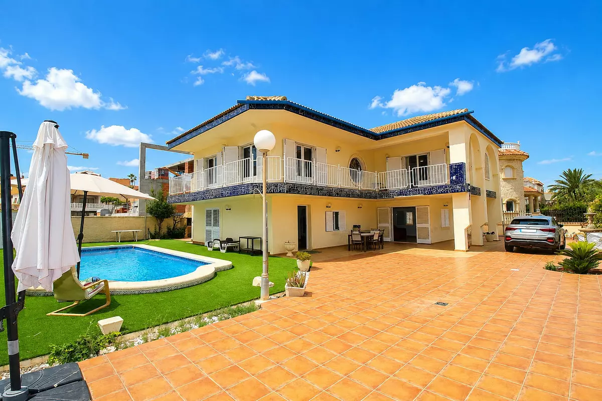 5-bedroom Villa In Orihuela, Spain (329 M²)