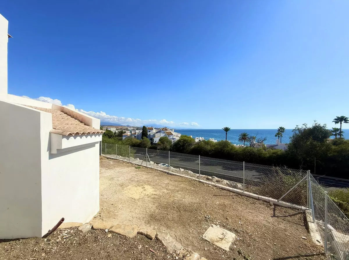 2-bedroom Villa In Estepona, Spain (124 M²)