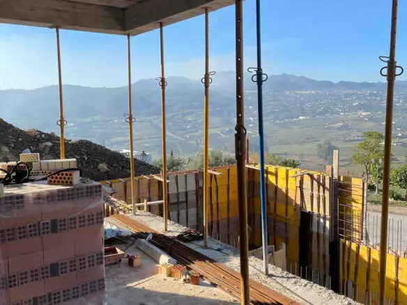 3-bedroom Villa In Coín, Spain (205 M²)