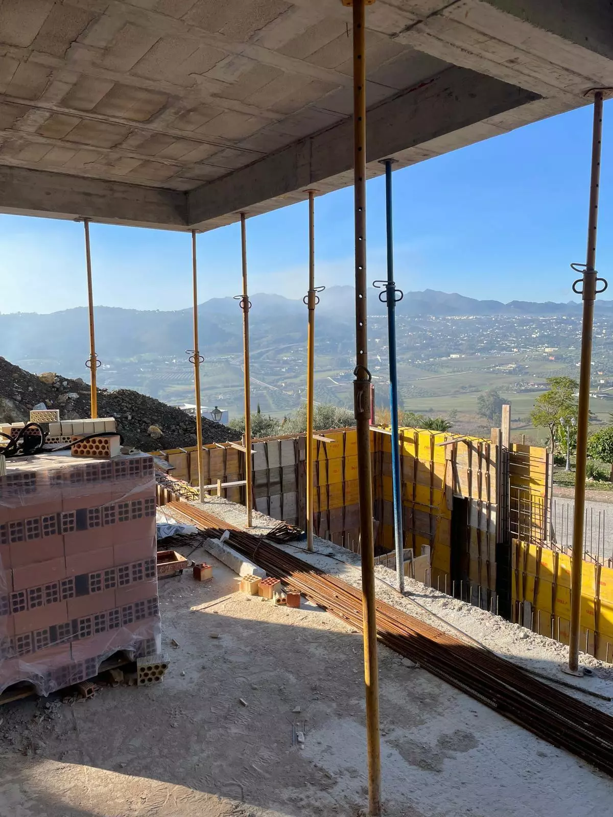 3-bedroom Villa In Coín, Spain (205 M²)