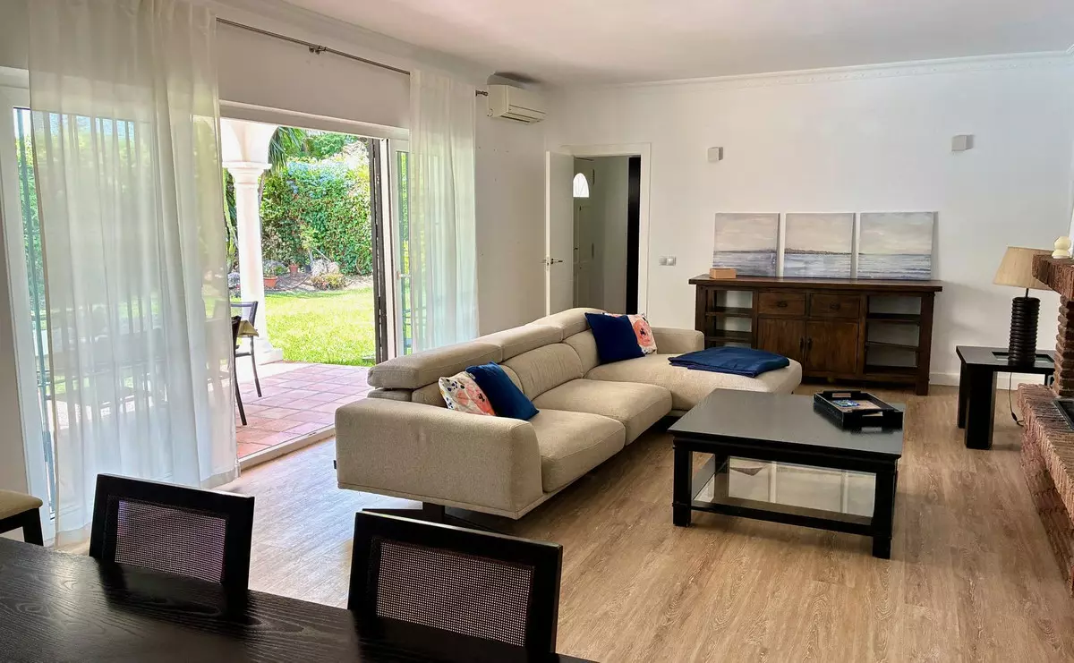 3-bedroom Villa In Estepona, Spain (139 M²)
