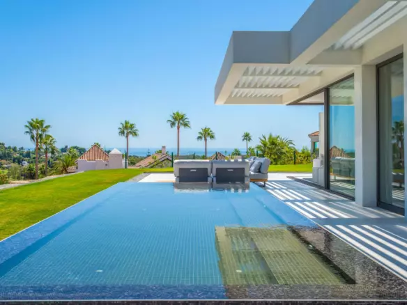 3-bedroom Apartment In Estepona, Spain (180 M²)