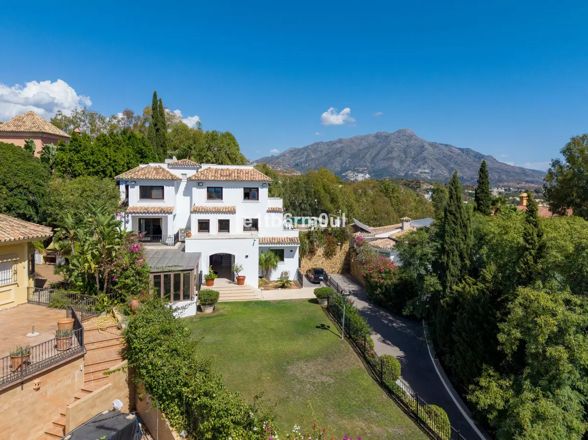 7-bedroom Villa In Benahavis, Spain (736 M²)