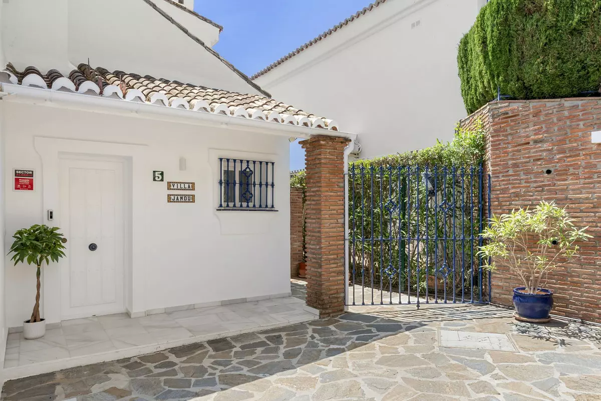 3-bedroom Villa In Mijas, Spain (181 M²)