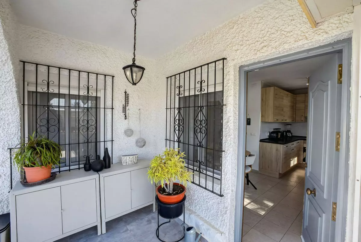 3-bedroom Villa In Torrevieja, Spain (76 M²)