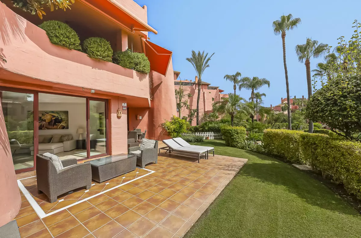 2-bedroom Apartment In Estepona, Spain (189 M²)