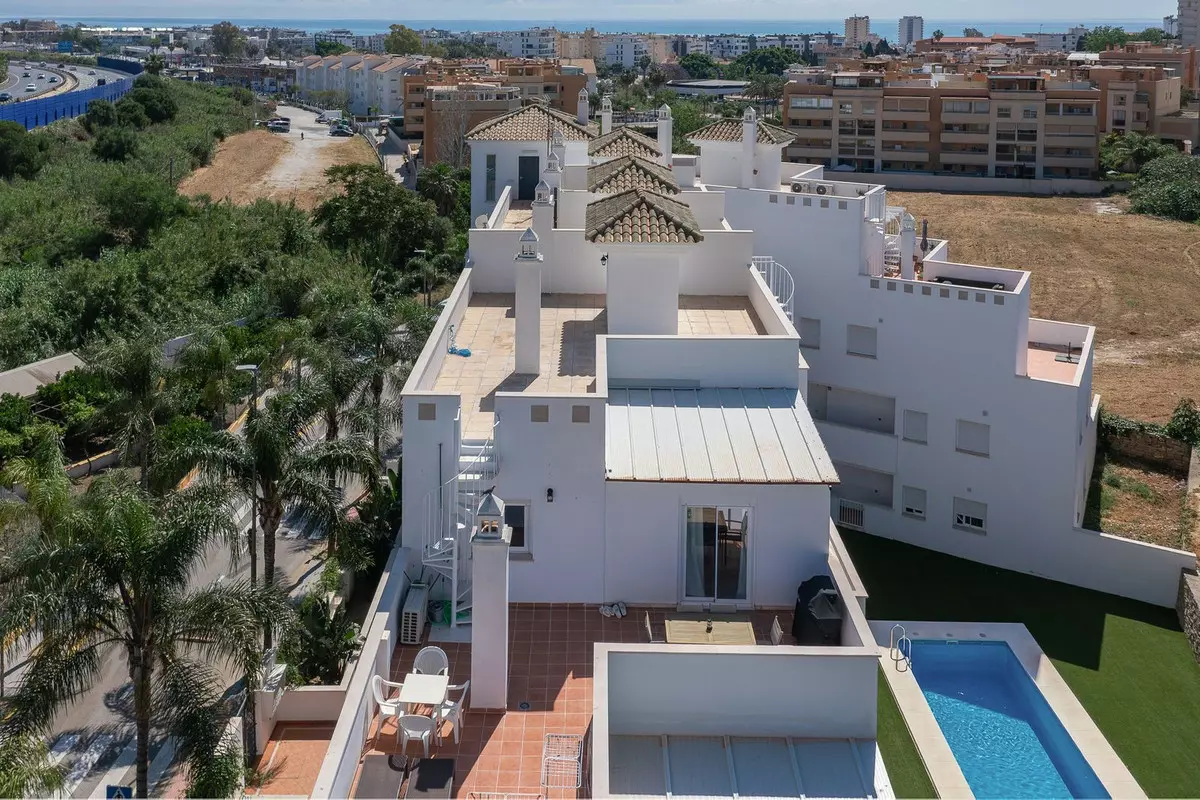 2-bedroom Apartment In Torremolinos, Spain (98 M²)