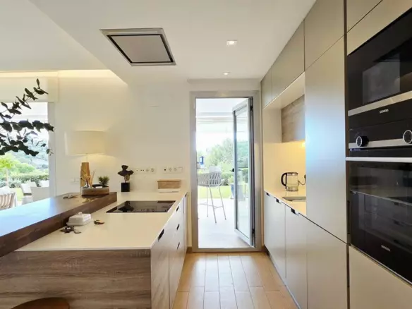 3-bedroom Apartment In Benahavis, Spain (120 M²)