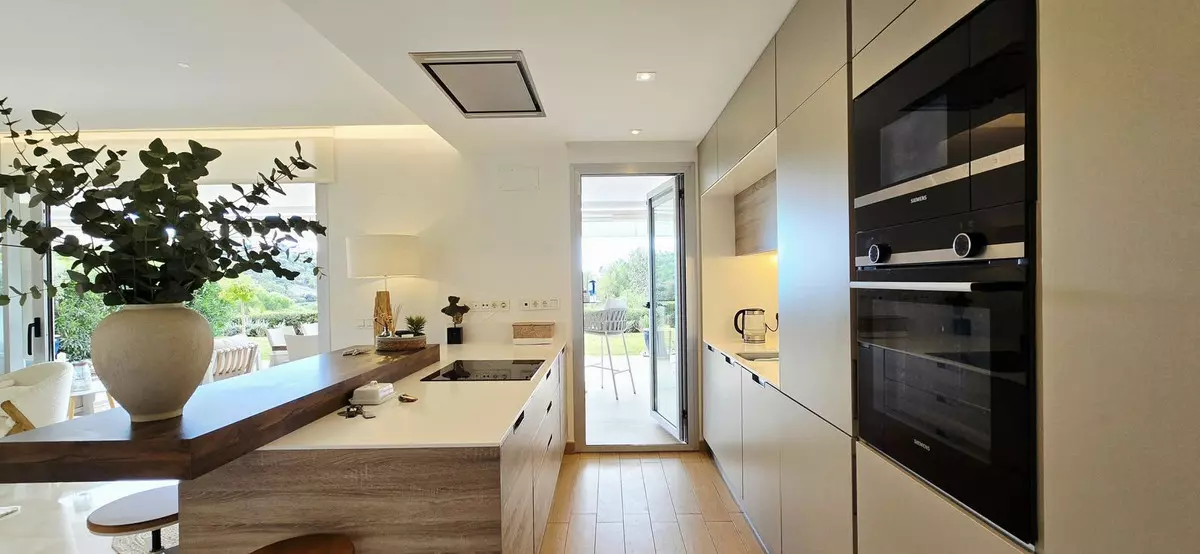 3-bedroom Apartment In Benahavis, Spain (120 M²)