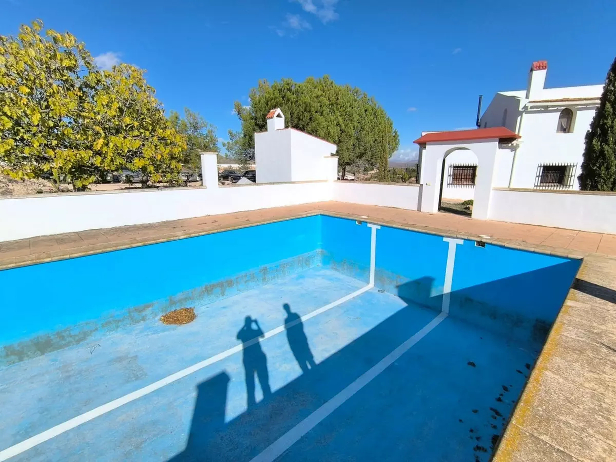 8-bedroom Villa In Novelda, Spain (414 M²)