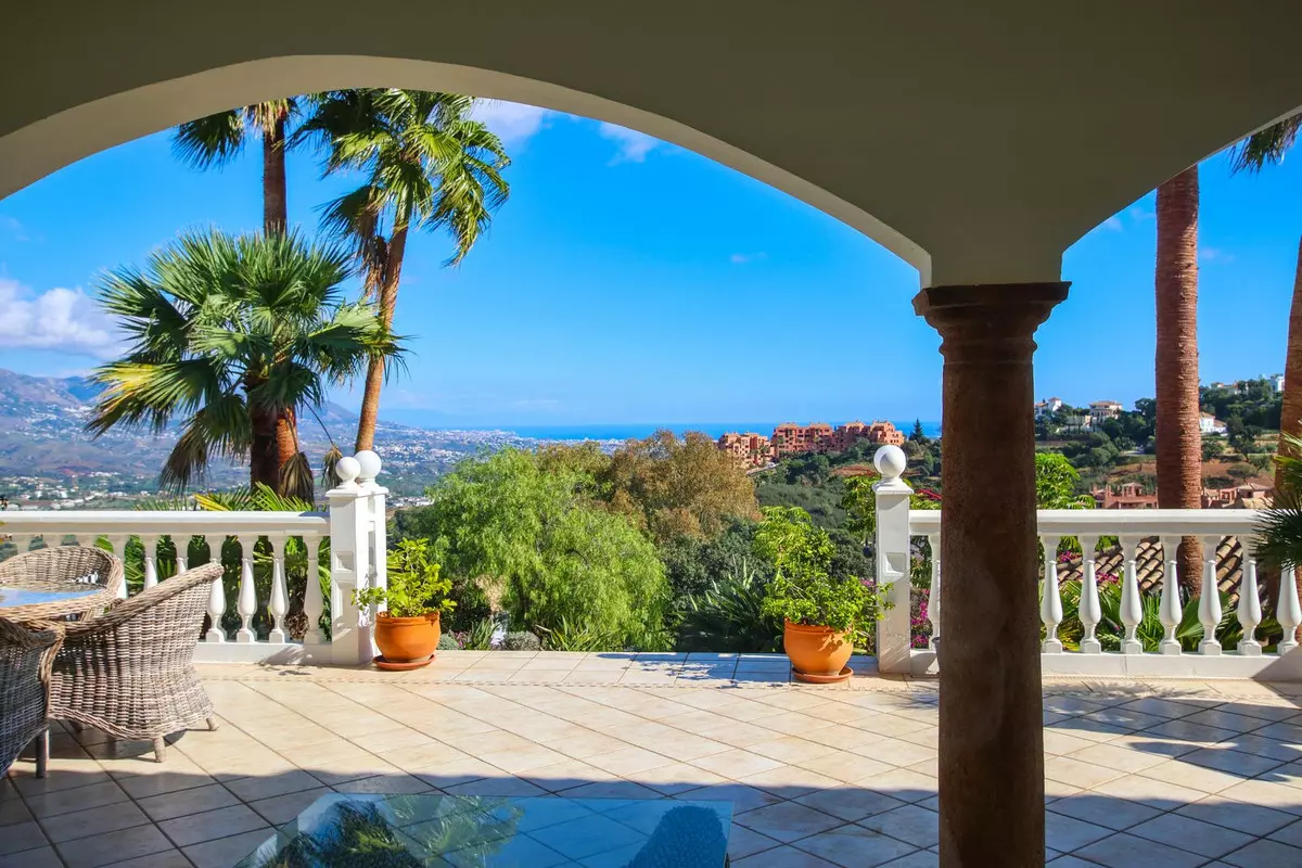 6-bedroom Villa In Marbella, Spain (477 M²)