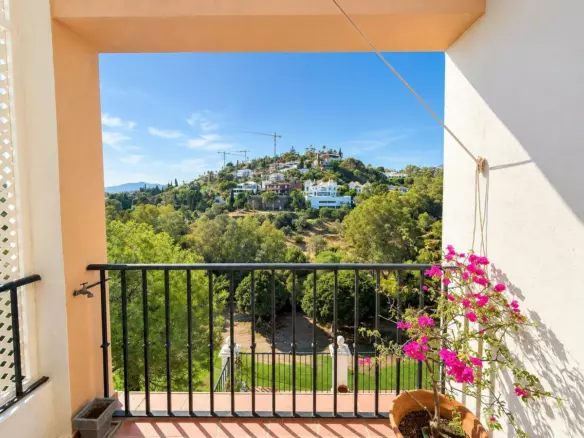 5-bedroom Town House In Benahavis, Spain (208 M²)