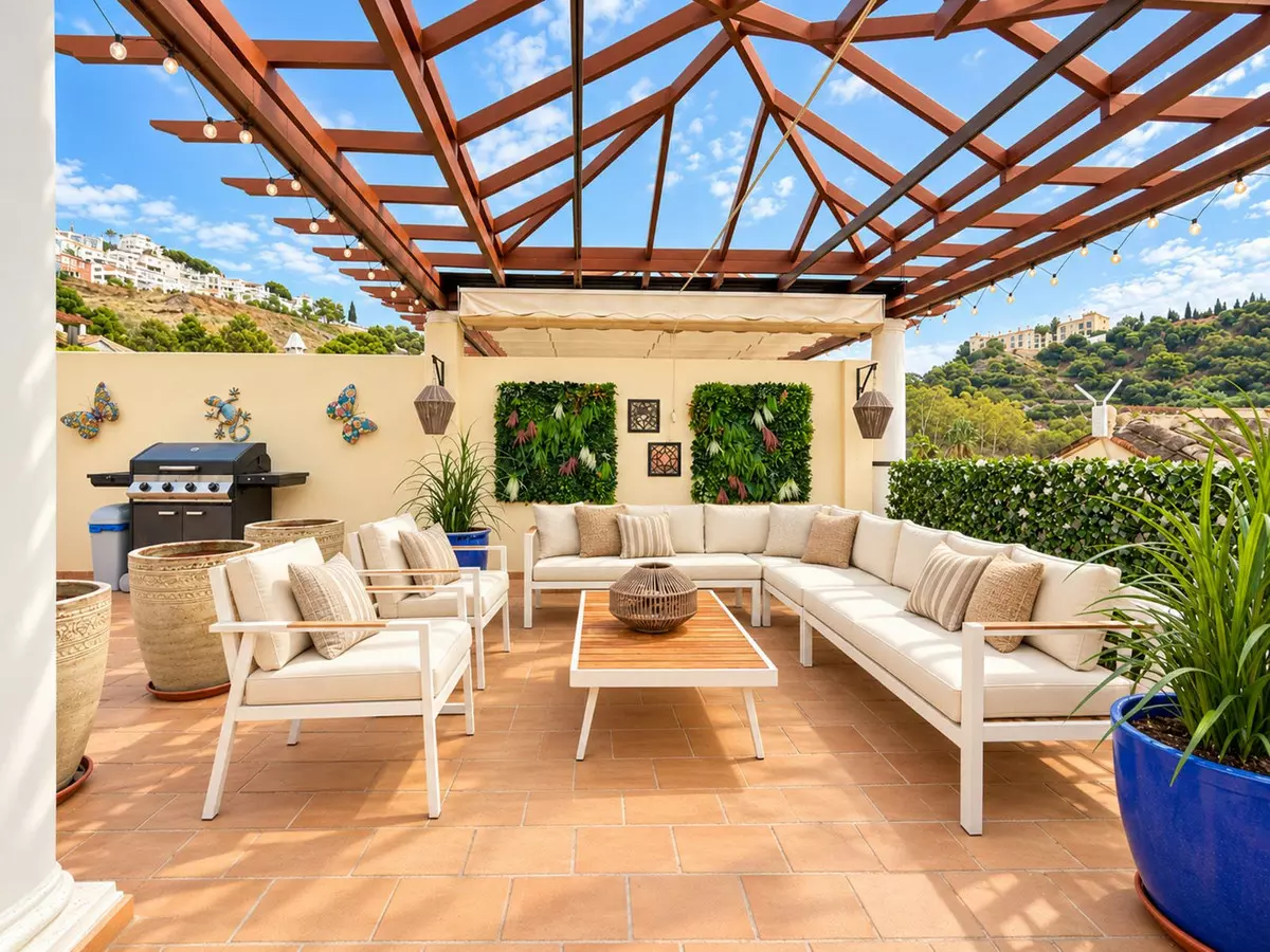 3-bedroom Apartment In Benahavis, Spain (121 M²)