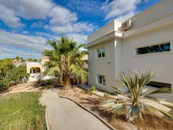 4-bedroom Villa In Rojales, Spain (312 M²)