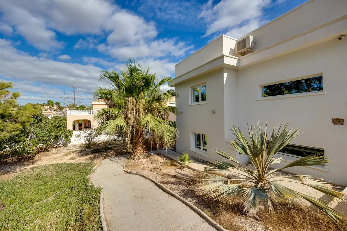 4-bedroom Villa In Rojales, Spain (312 M²)