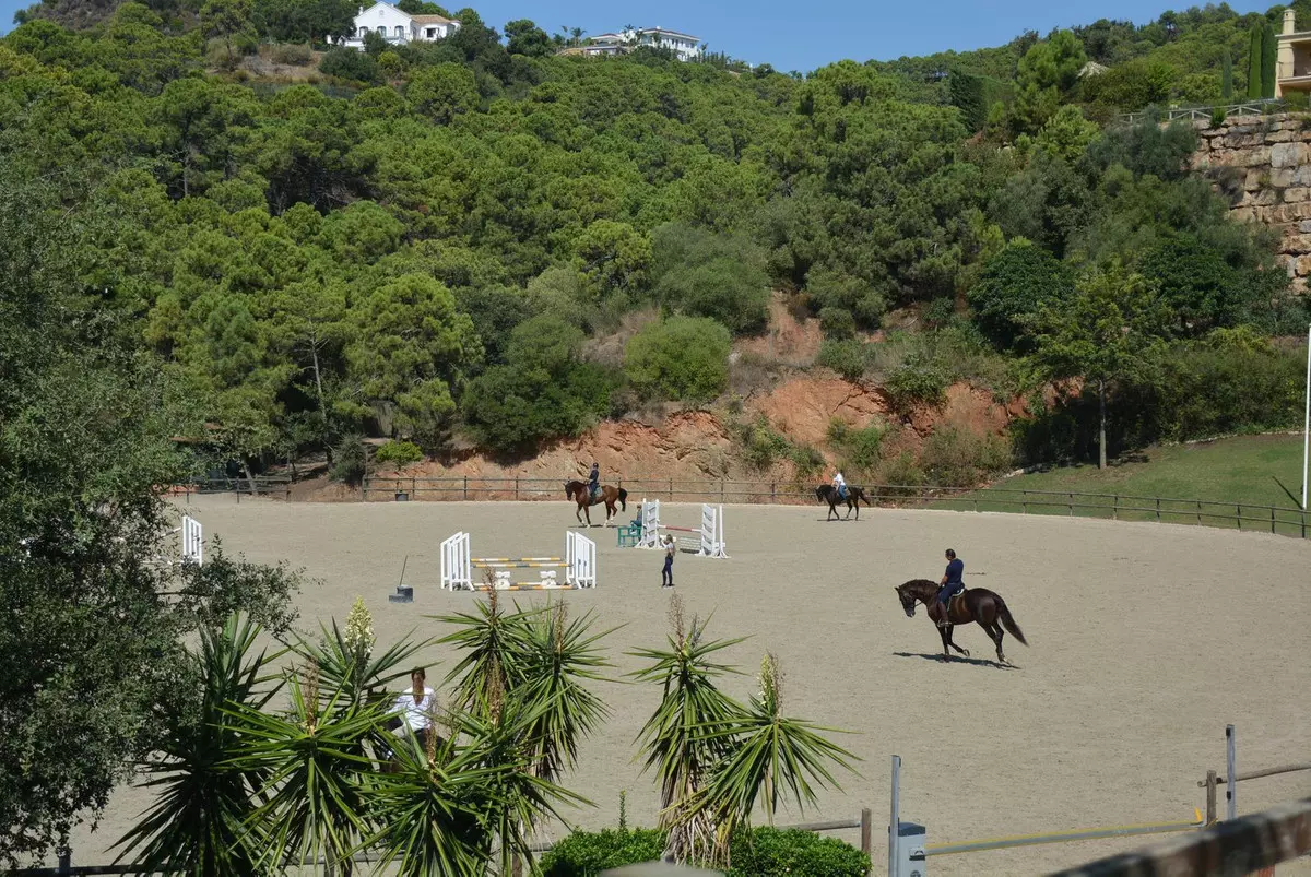 4-bedroom Villa In Benahavis, Spain (550 M²)