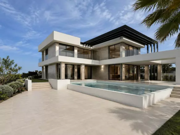 4-bedroom Villa In Estepona, Spain (274 M²)