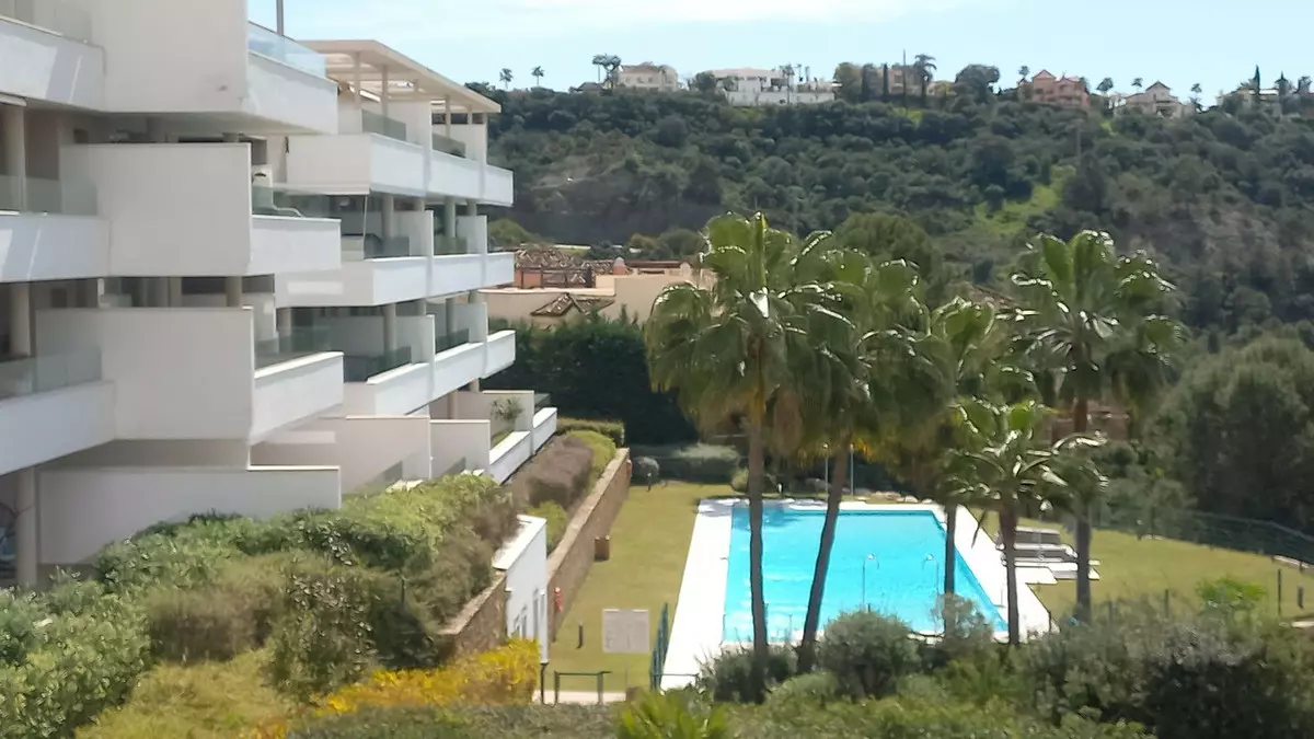 3-bedroom Apartment In Benahavis, Spain (120 M²)