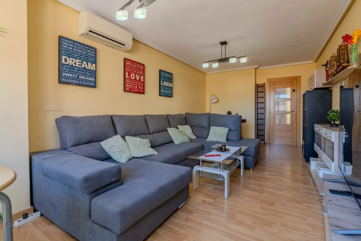 3-bedroom Apartment In Guardamar Del Segura, Spain (82 M²)