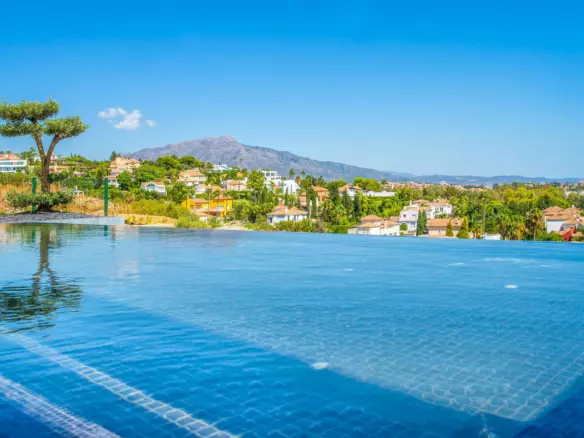 3-bedroom Apartment In Estepona, Spain (180 M²)