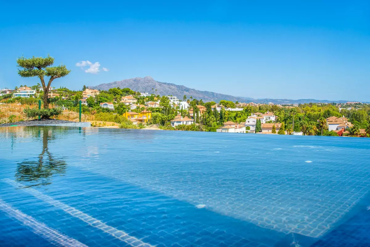 3-bedroom Apartment In Estepona, Spain (180 M²)